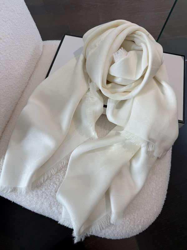 Chanel scarf 140X140cm E011033